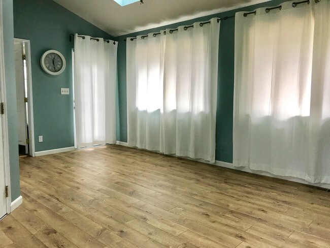 Office/studio - 13301 56th Ave S