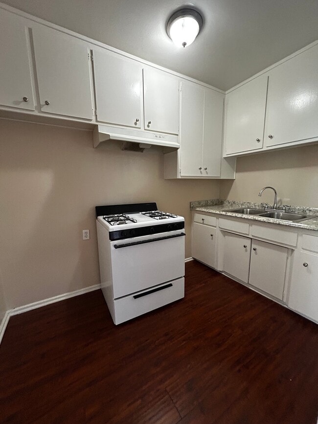 Foto del edificio - 882 N Los Robles Ave