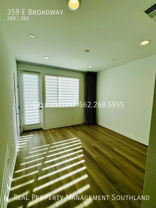 Building Photo - Stunning 2 Bedroom 3 Bath Townhome with 1 ...