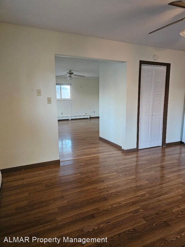 Building Photo - 2 br, 1 bath House - 812 N. Summit