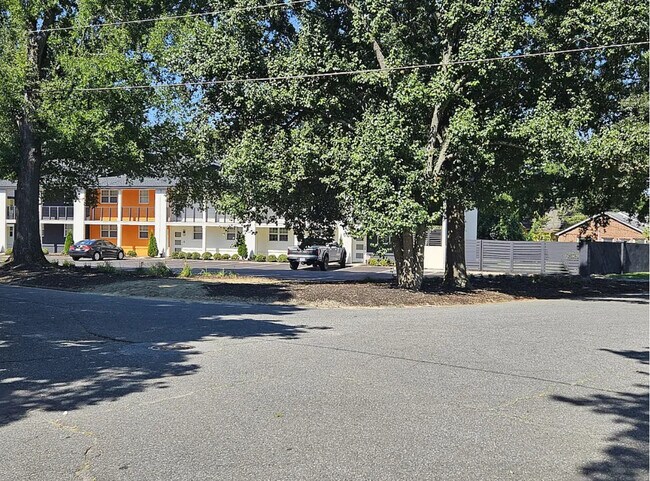 Foto del edificio - Country Club Apartments