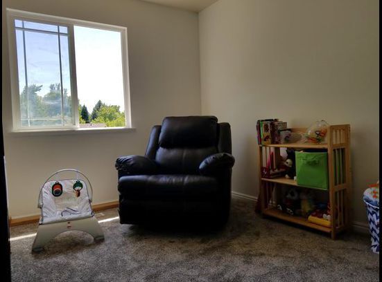 Building Photo - Townhome/condo