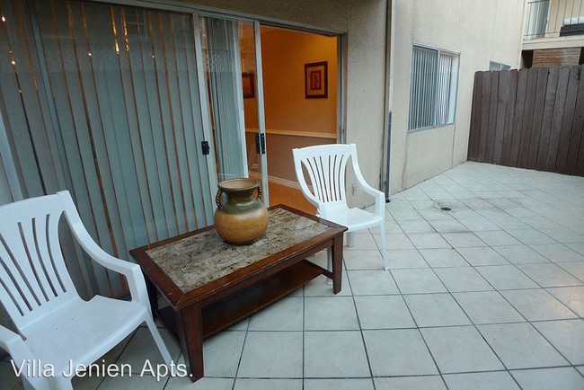 Building Photo - 1730 N Gramercy Pl