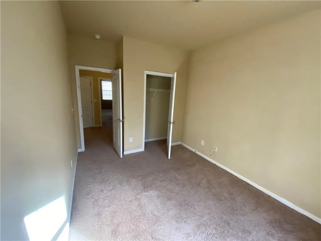 Building Photo - 303 Bonnes Dr