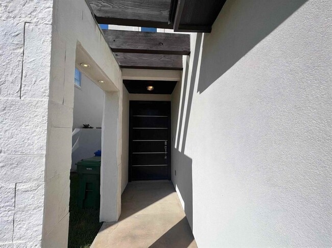 Building Photo - 7926 Elka Lp