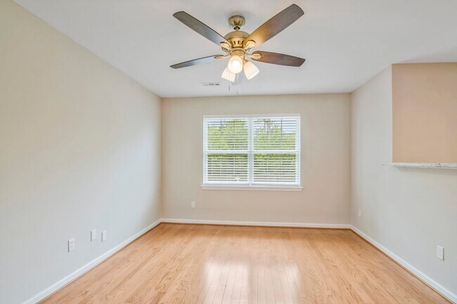 Foto del edificio - 107 Knightwood Dr