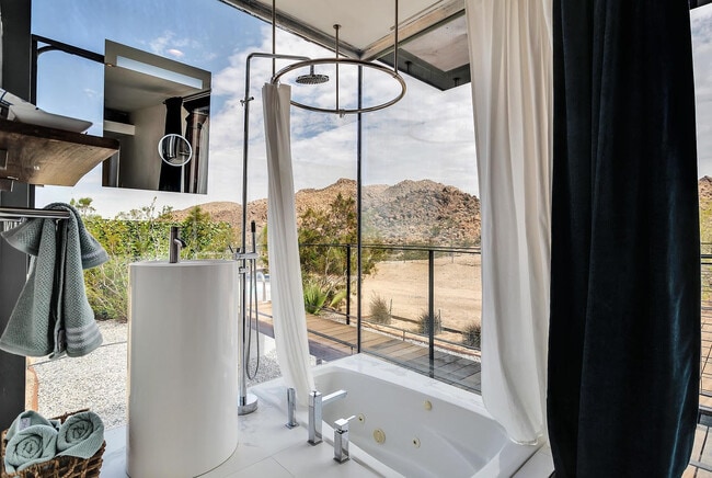 outdoor shower/ Master beo - 6957 Alturas Dr