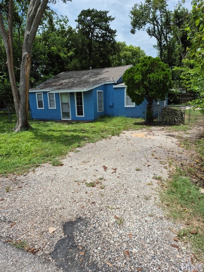 Building Photo - 7012 Church Ln