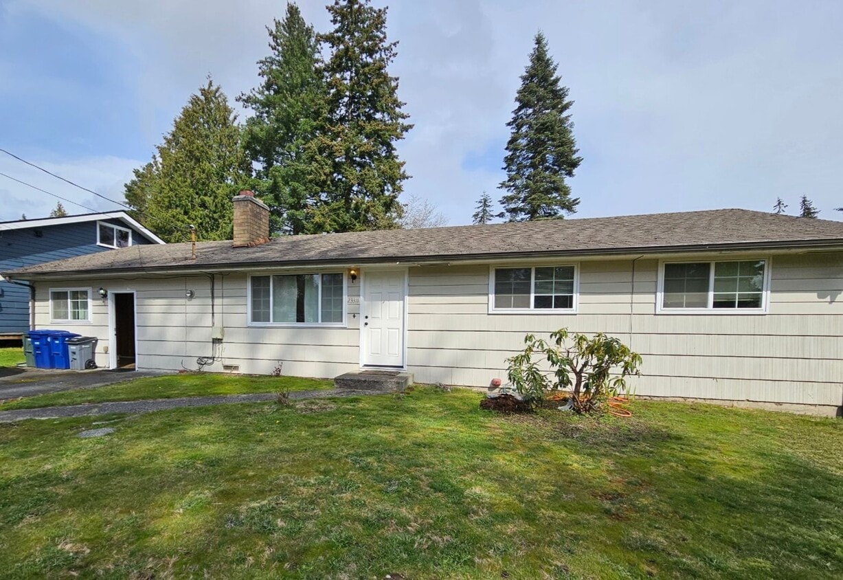 Primary Photo - Charming 4 bedroom Rambler in Desirable Bo...
