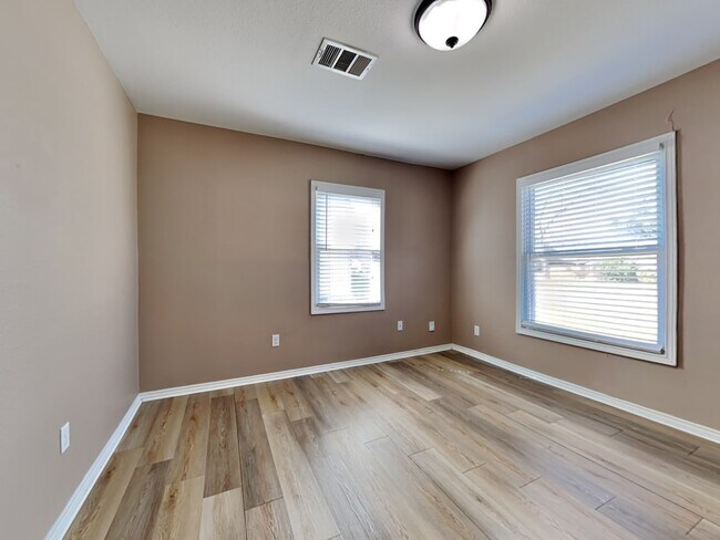 Building Photo - 4049 Winfield