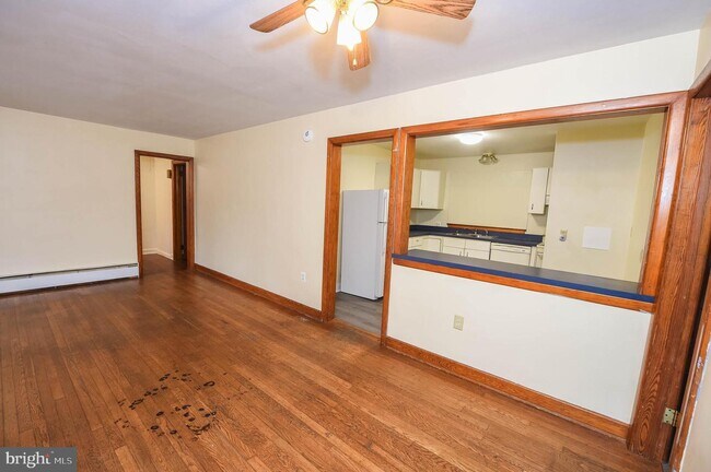 Building Photo - 512 S Park Dr