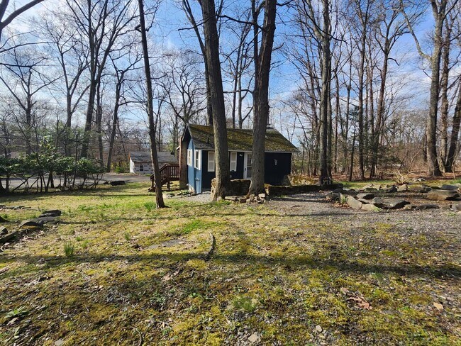 Foto del edificio - 5 Woodland Cir S