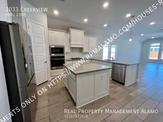 Foto del edificio - 2033 Creekview-