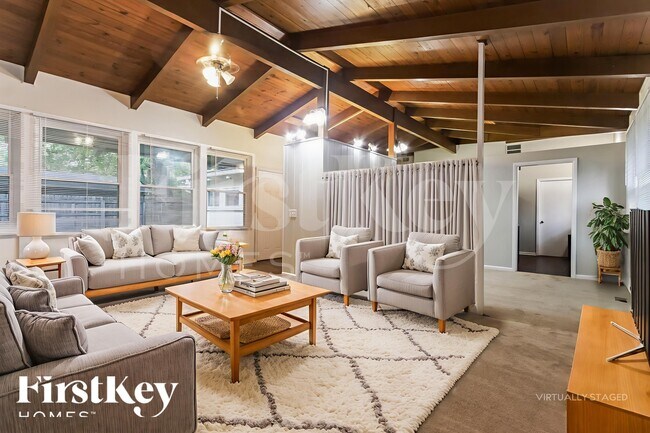 Foto del edificio - 4913 Victoria Rd