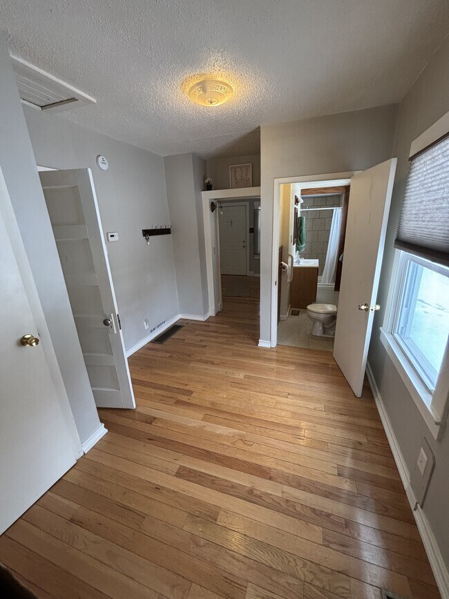 Building Photo - 4065 Concordia Ave