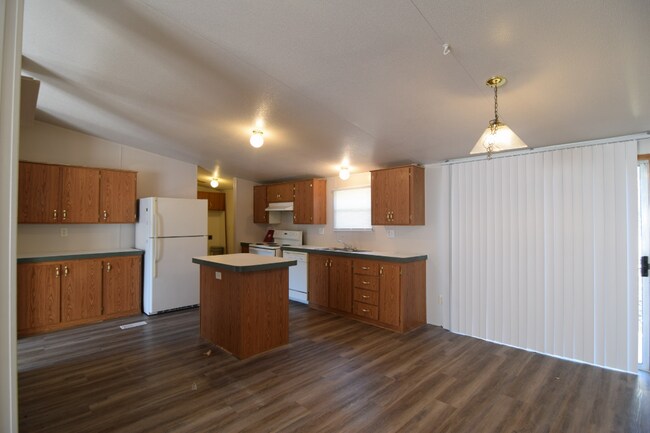 Building Photo - 9950 E Trimmier Rd
