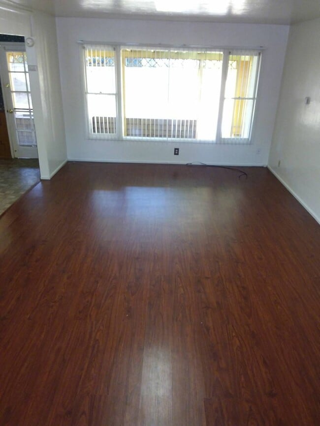 Foto del edificio - 121-123 Poole St