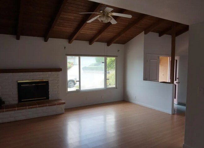 Foto del edificio - 630 Pine Spring Ln
