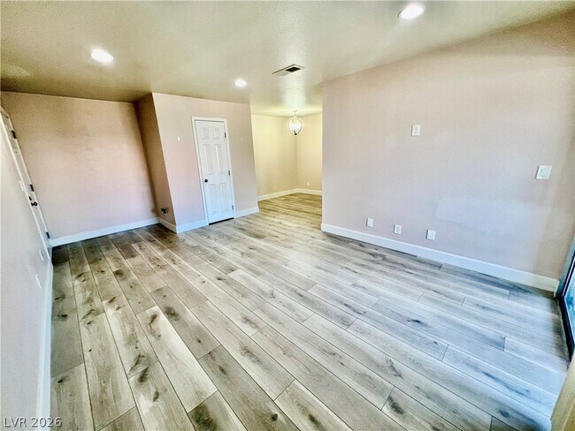 Foto del edificio - 5295 Indian River Dr