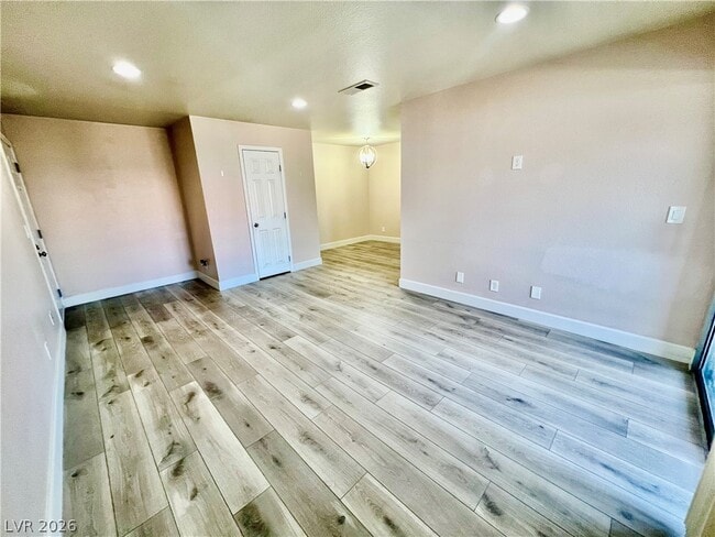 Building Photo - 5295 Indian River Dr