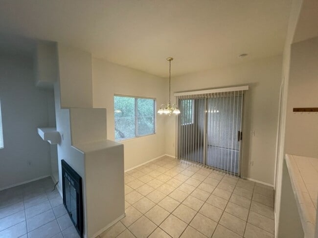 Building Photo - GREAT GATED COMMUNITY 2 BEDROOM -2 BATH -L...