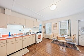 Building Photo - 36 Walnut St