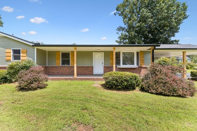 Building Photo - 1001 Lakeside Dr