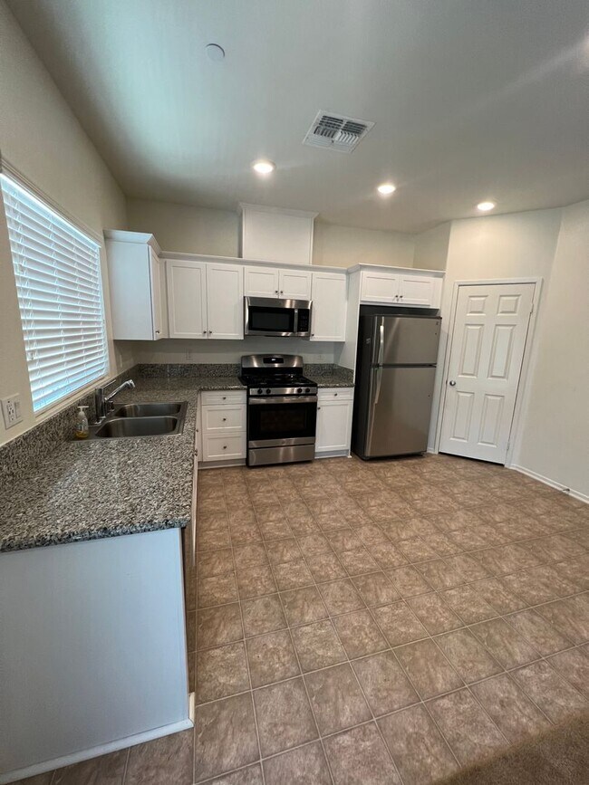 Building Photo - 5916 Sucre Pl