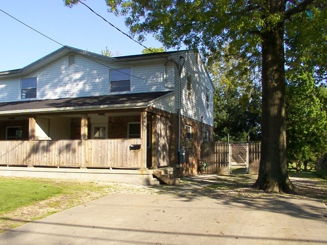 Front View - 2490 Maplehurst Dr