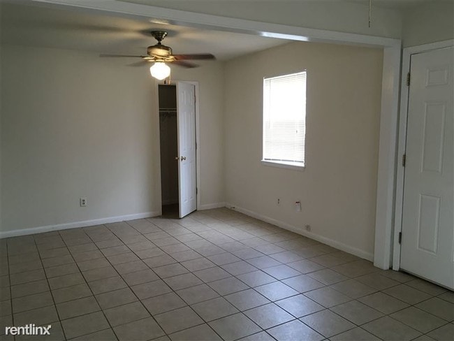 Foto del edificio - 3 br, 2 bath 4plex - 401 Manuel Dr B