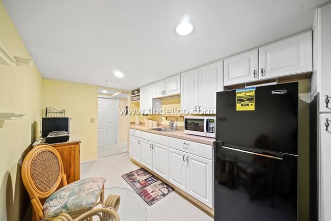 Building Photo - Fully Furnished Private Basement Level in ...