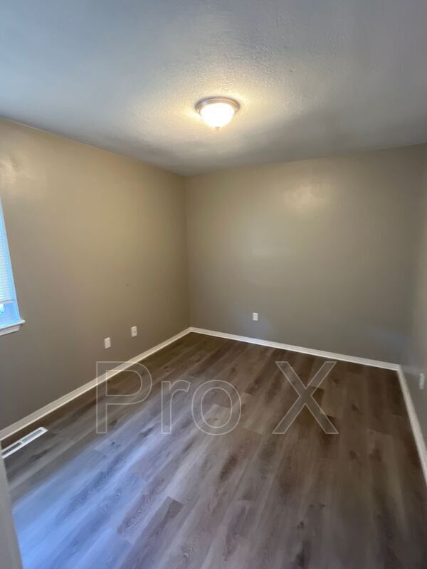 11061108 S Joplin St Unit 1106 S Joplin Apt E, Pittsburg, KS 66762