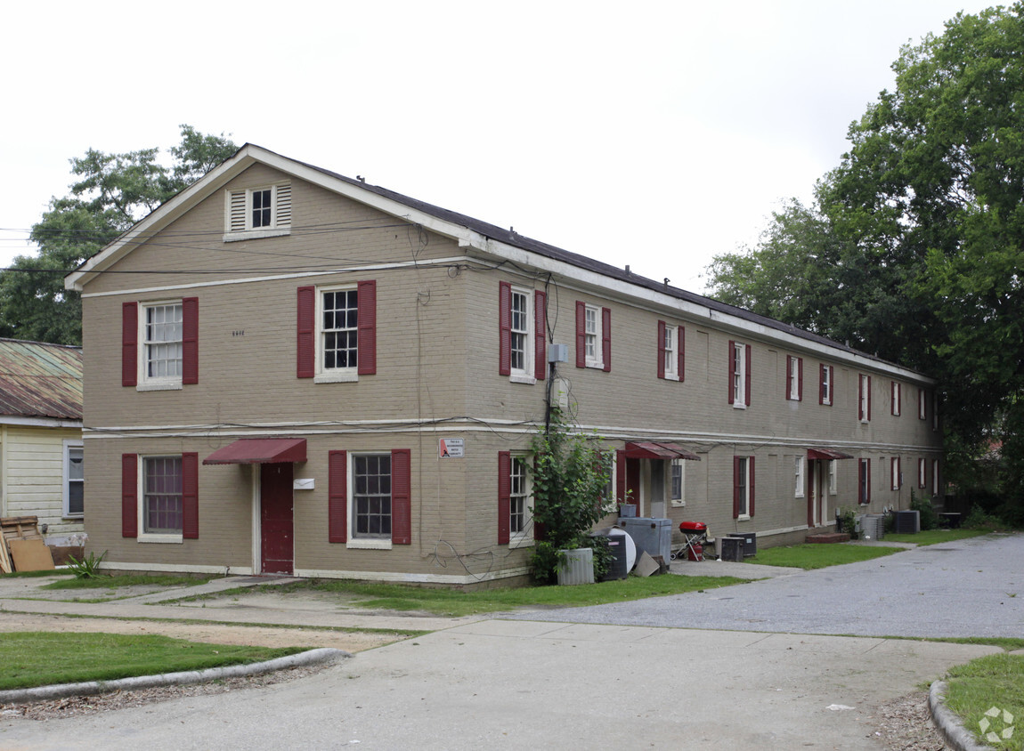 Primary Photo - McLeod Square Apartments