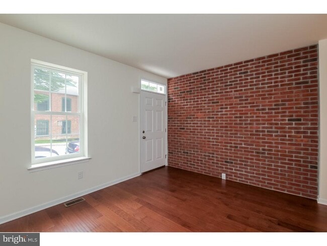 Building Photo - 220 N Franklin St