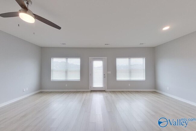 Foto del edificio - 6111 Stonewater Ct