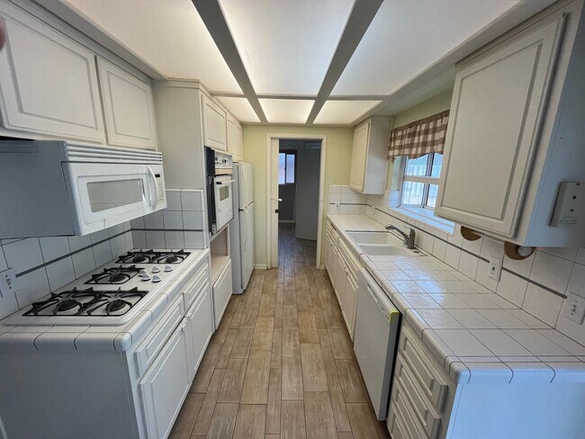 Foto del edificio - 3116 Lancaster Dr