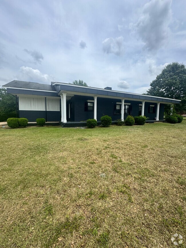Building Photo - 208 N Rosewood Dr