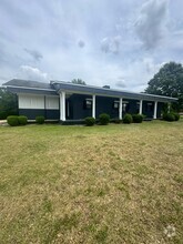 Building Photo - 208 N Rosewood Dr