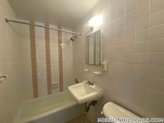 Foto del edificio - 74 S Huntington Ave