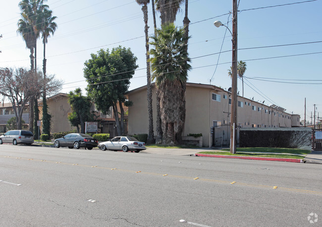 Building Photo - El Morocco Apartments