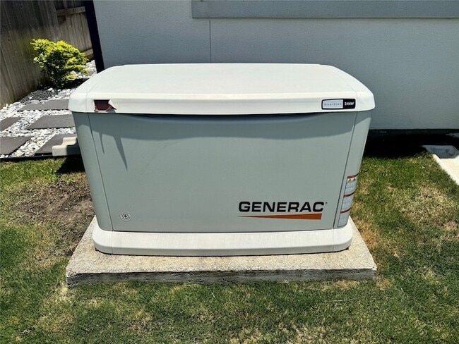 Foto del edificio - 4050 Shackleton Ct