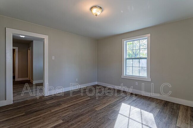 Foto del edificio - 741 Anderson Dr