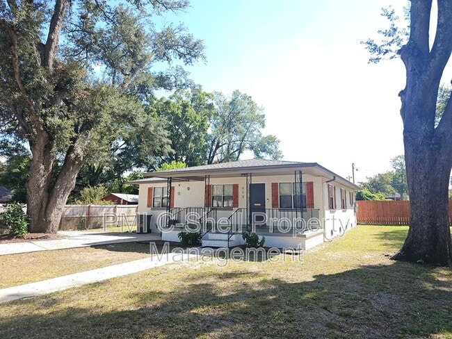 Building Photo - 913 W Hernandez St