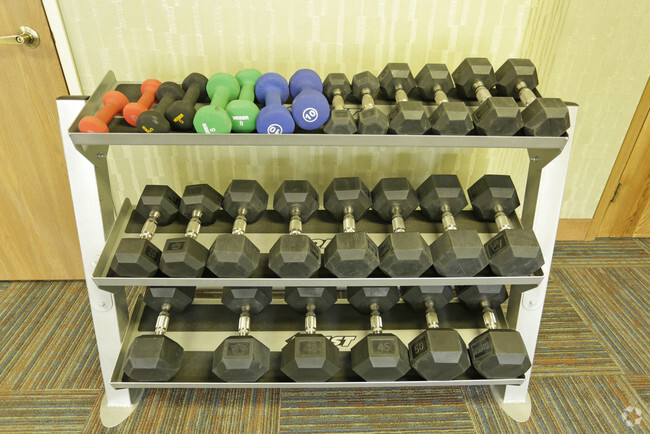 Free Weights - Quail Ridge Apartments