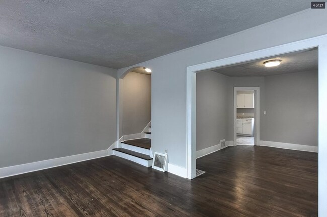 Building Photo - Beautifully Updated Three Bedroom!