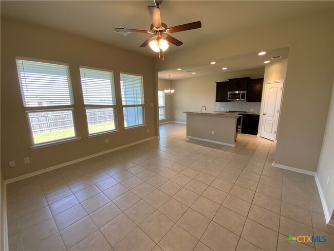 Building Photo - 1110 Lakeway Crossing Dr