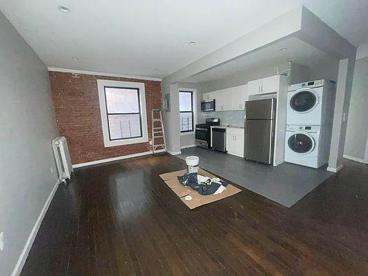 Foto del edificio - 3 bedroom in BRONX NY 10468