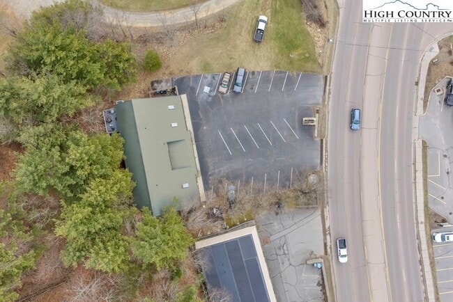 Building Photo - 483 NC-105 Extension