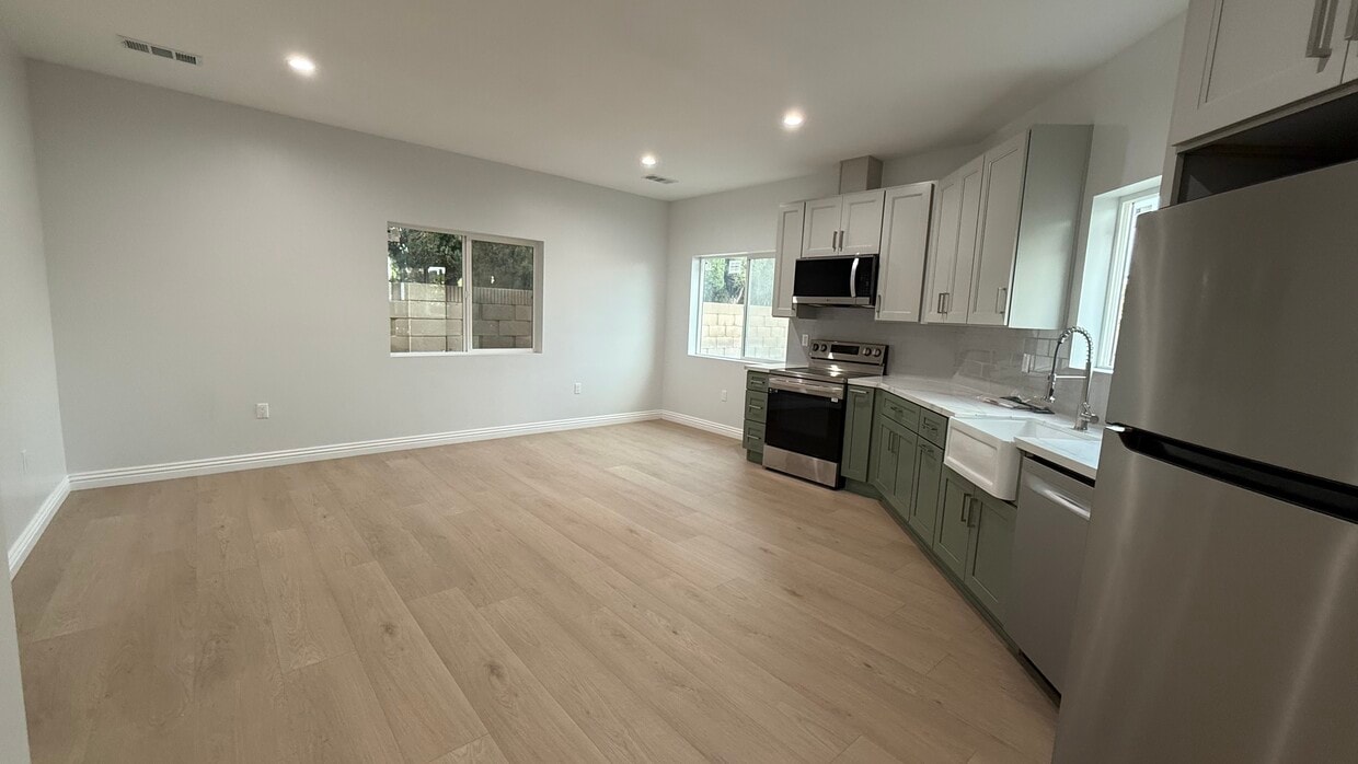 Foto principal - 9455 Luders Ave