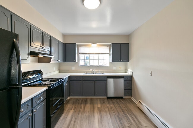 Building Photo - Park Crest Apartments